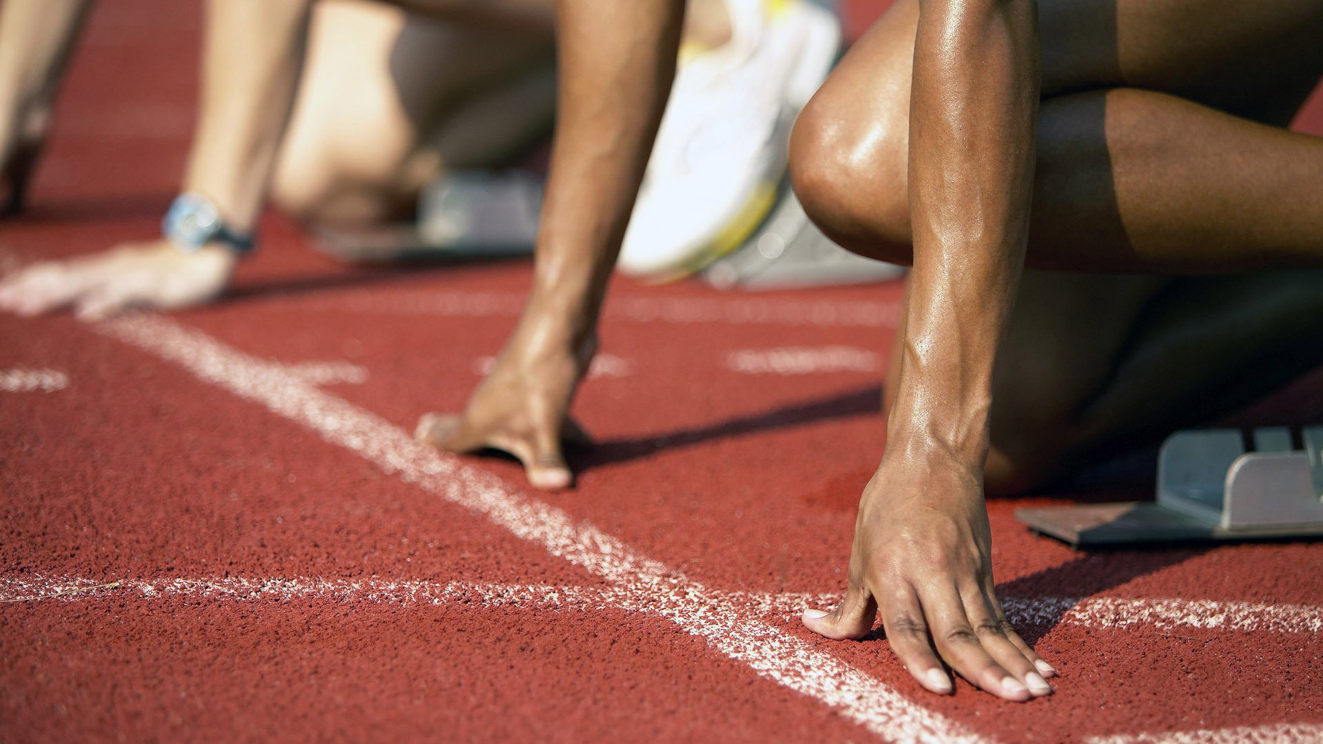 消防员实战模拟登楼救援赛 和时间赛跑还原实战情境